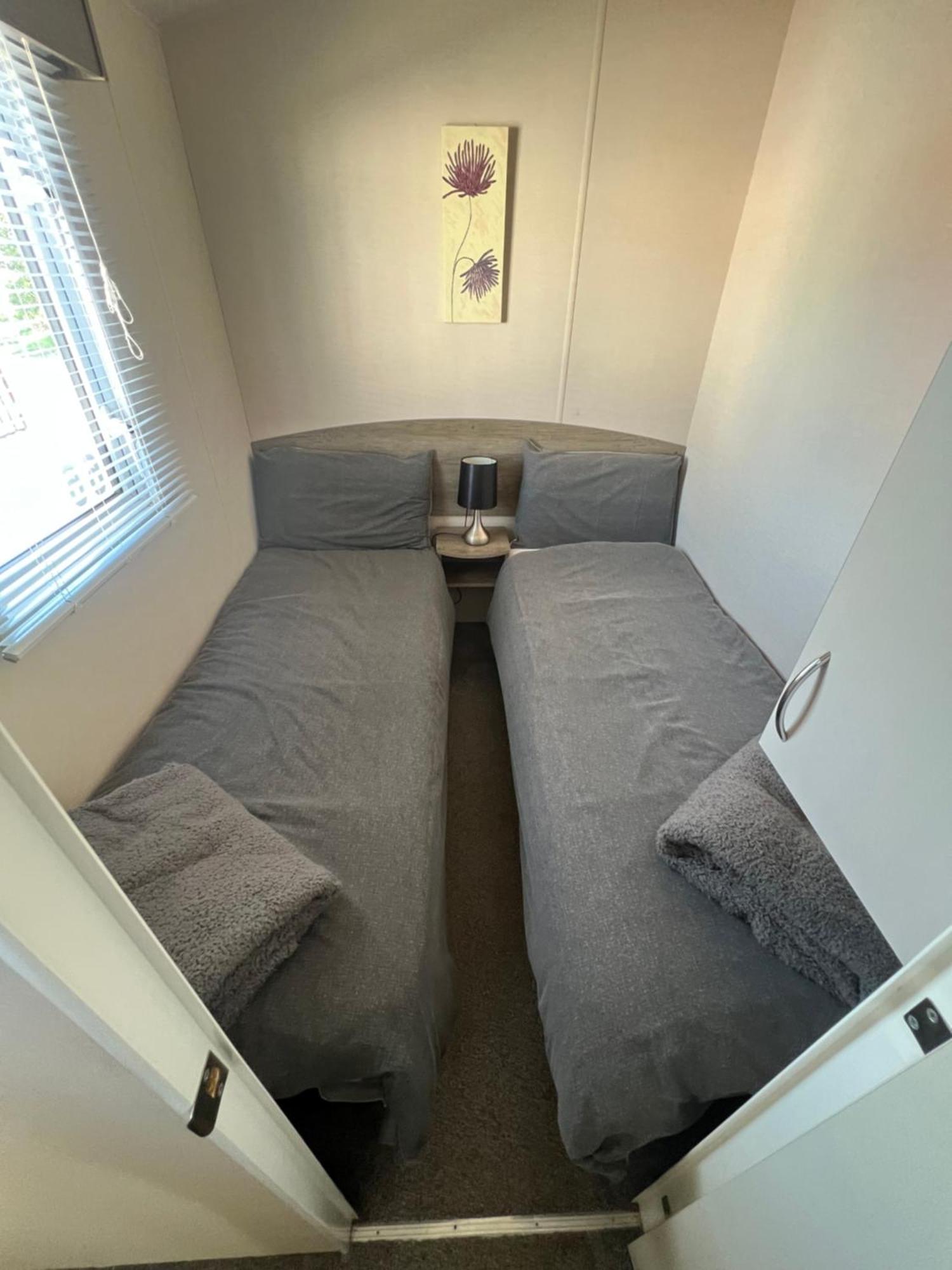 3 Bedroom Modern Caravan Sleeps Up To 8 Міллом Екстер'єр фото